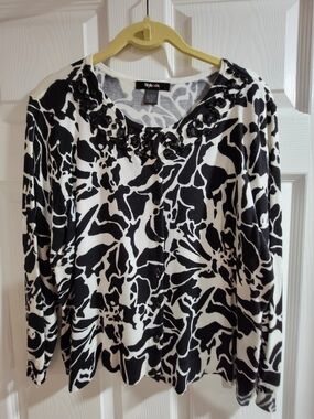 Stylish black and white cardigan from Style & Co. Size L.